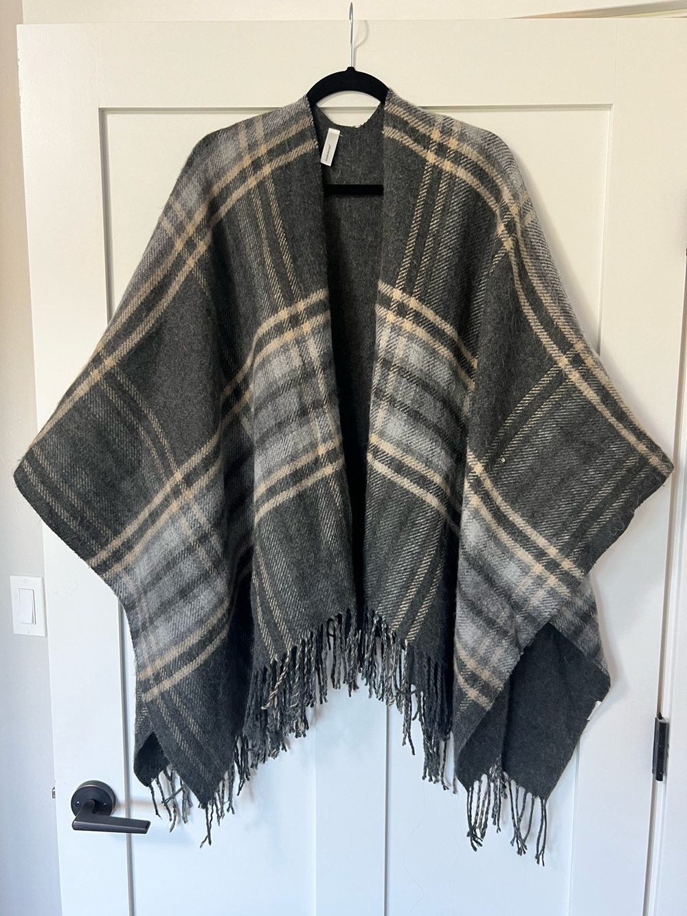 Soyaconcept Cozy Plaid Fringe Wrap Sweater - Gray & Cream Onesize